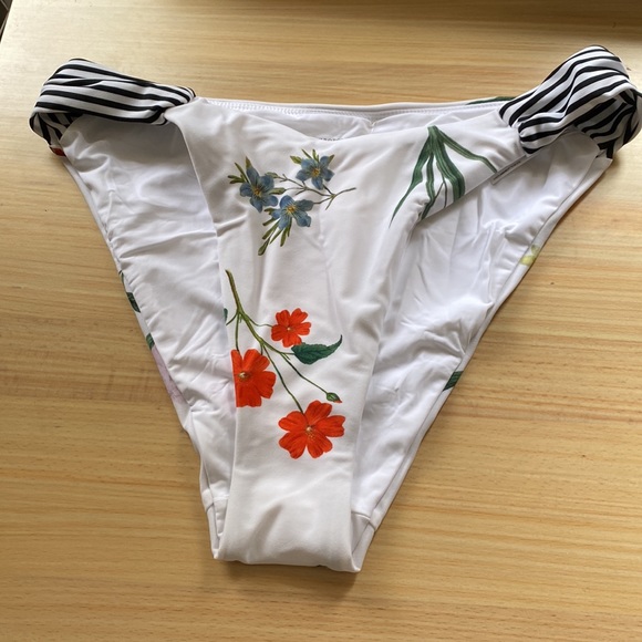 ANTHROPOLOGIE Contrast Ruched Bikini Bottoms ONLY size S - Picture 3 of 4